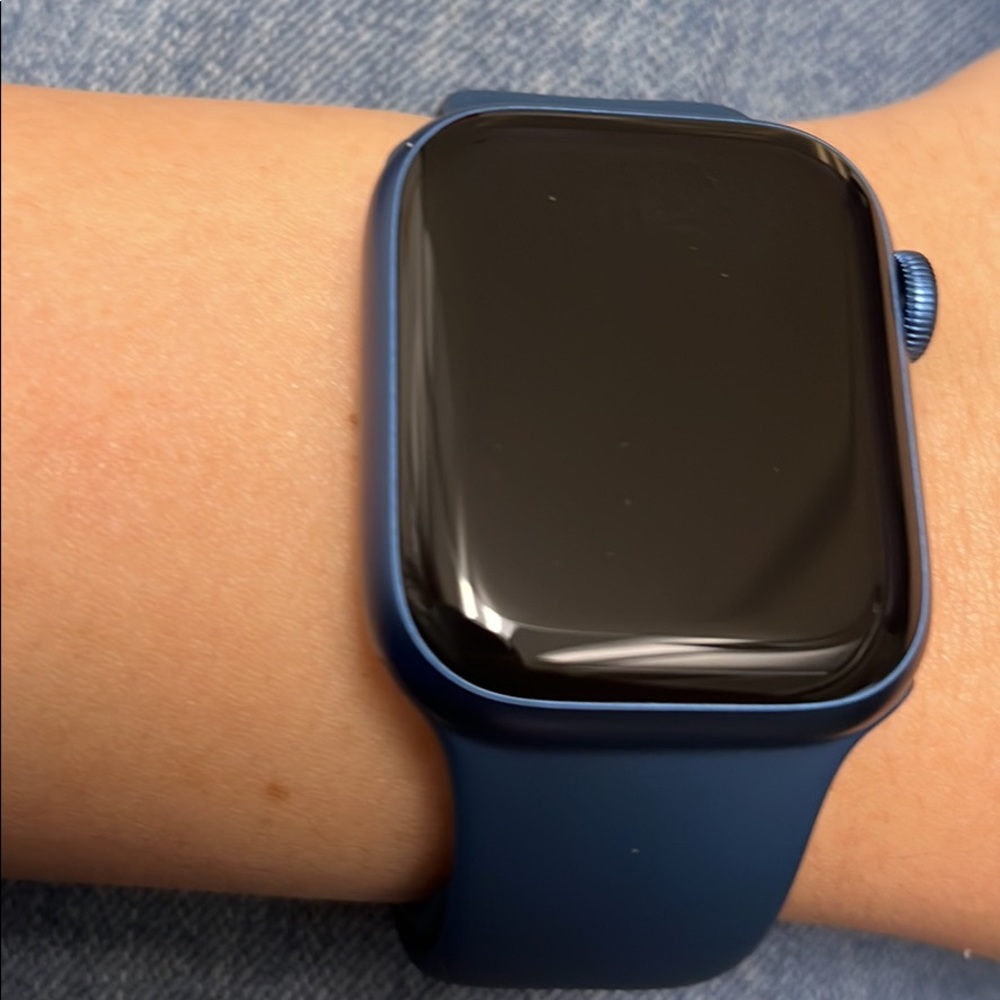 Apple Watch 41mm , gps . 300 or best offer